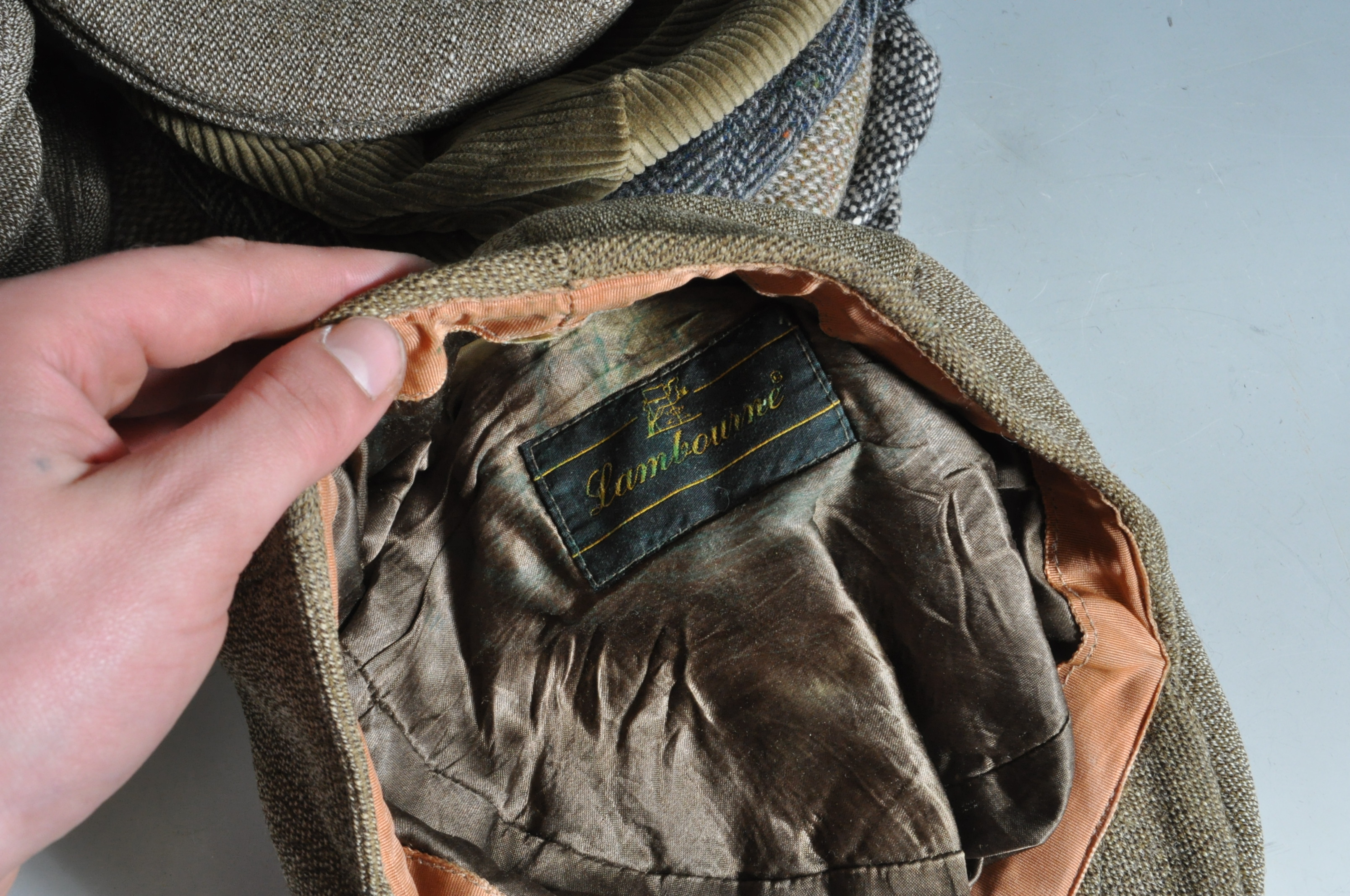 COLLECTION OF VINTAGE MENS HARRIS TWEED FLAT CAP HATS. - Image 20 of 22