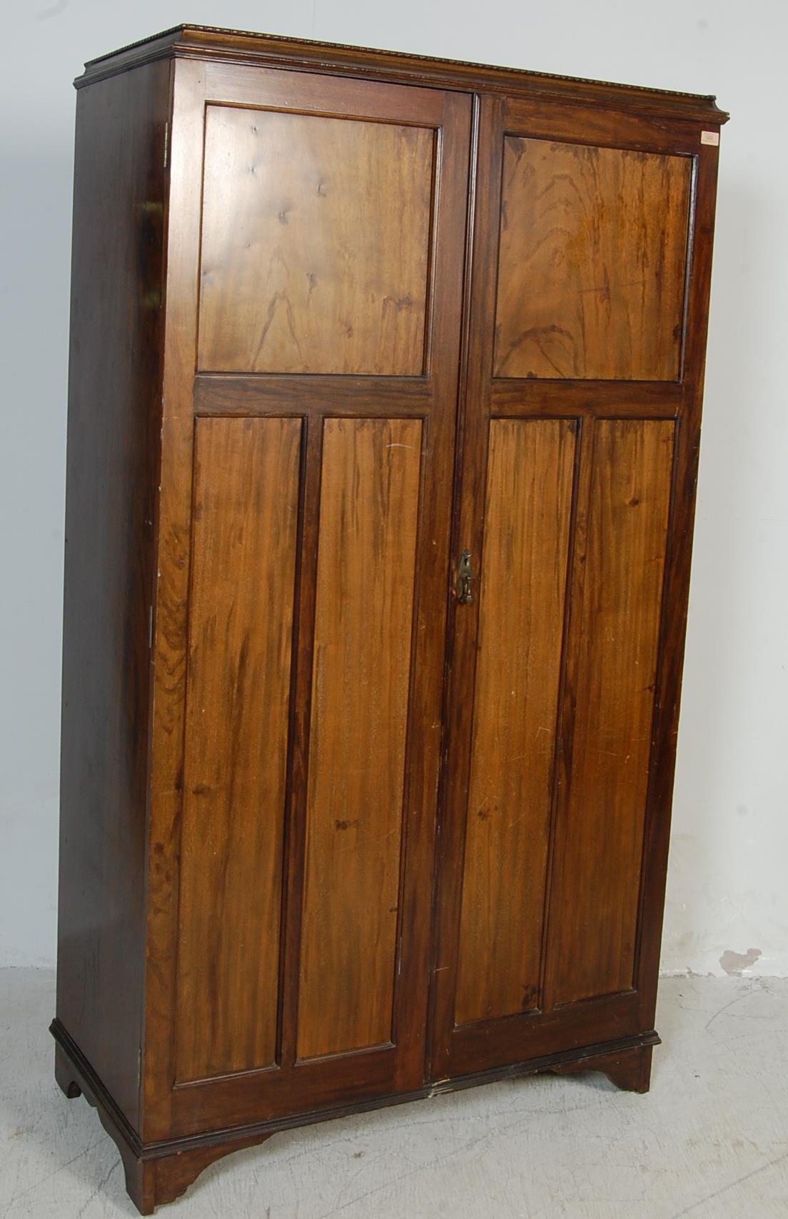 MID 20TH CENTURY WALNUT WARDROBE