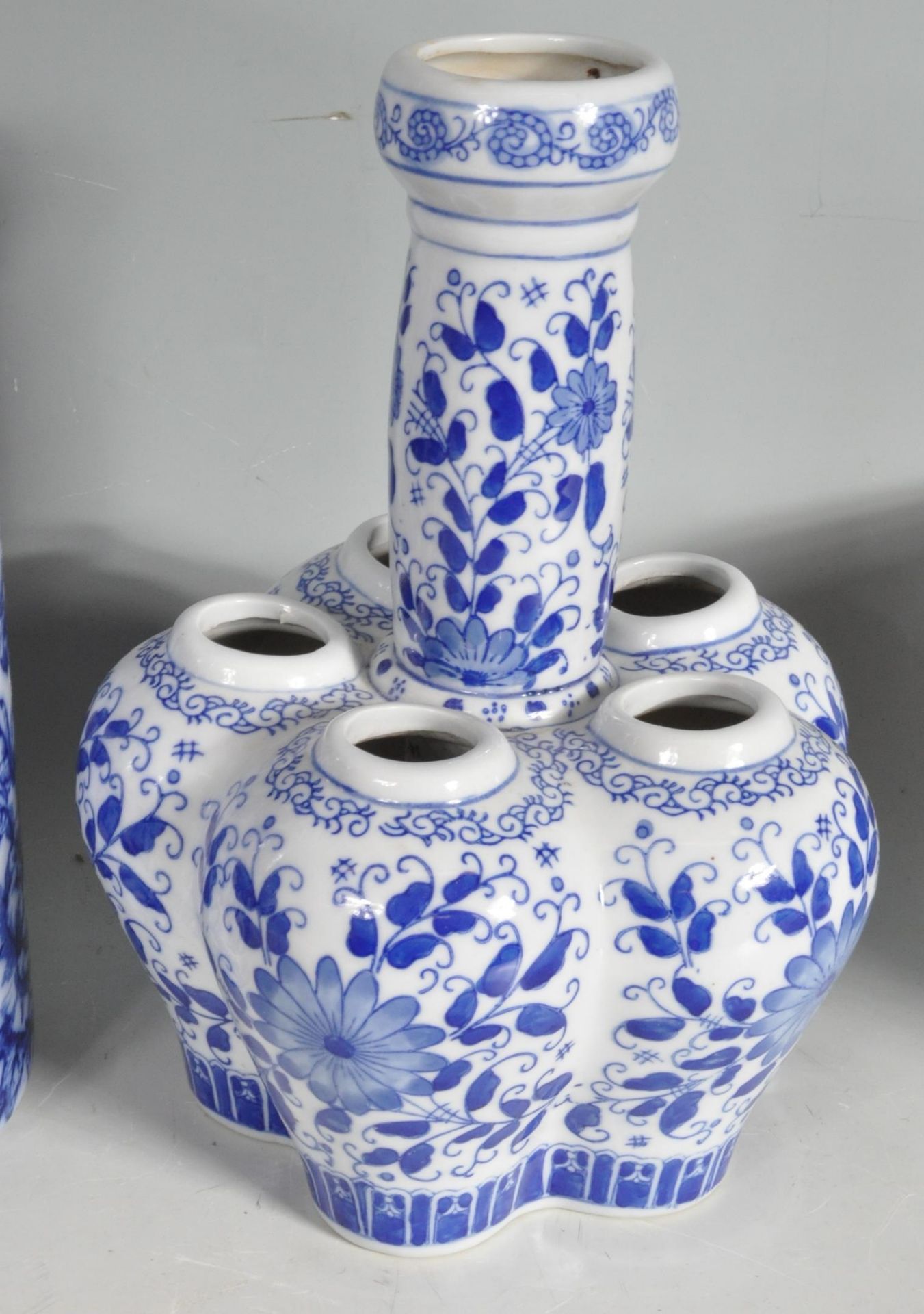 20TH CENTURY BLUE AND WHITE CHINESE AND ENGLISH CERAMICS - Image 6 of 13