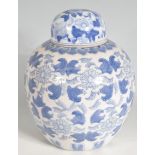 LARGE CHINESE 20TH CENTURY CERMAIC CHINESE BLUE AND WHITE GINGER JAR
