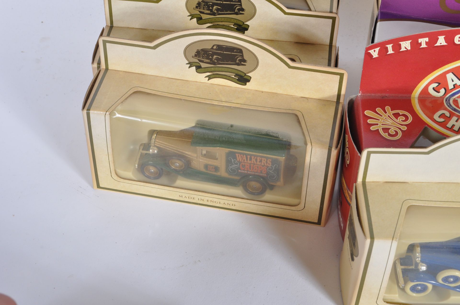 LARGE COLLECTION OF VINTAGE DIECAST CARS - Image 13 of 13