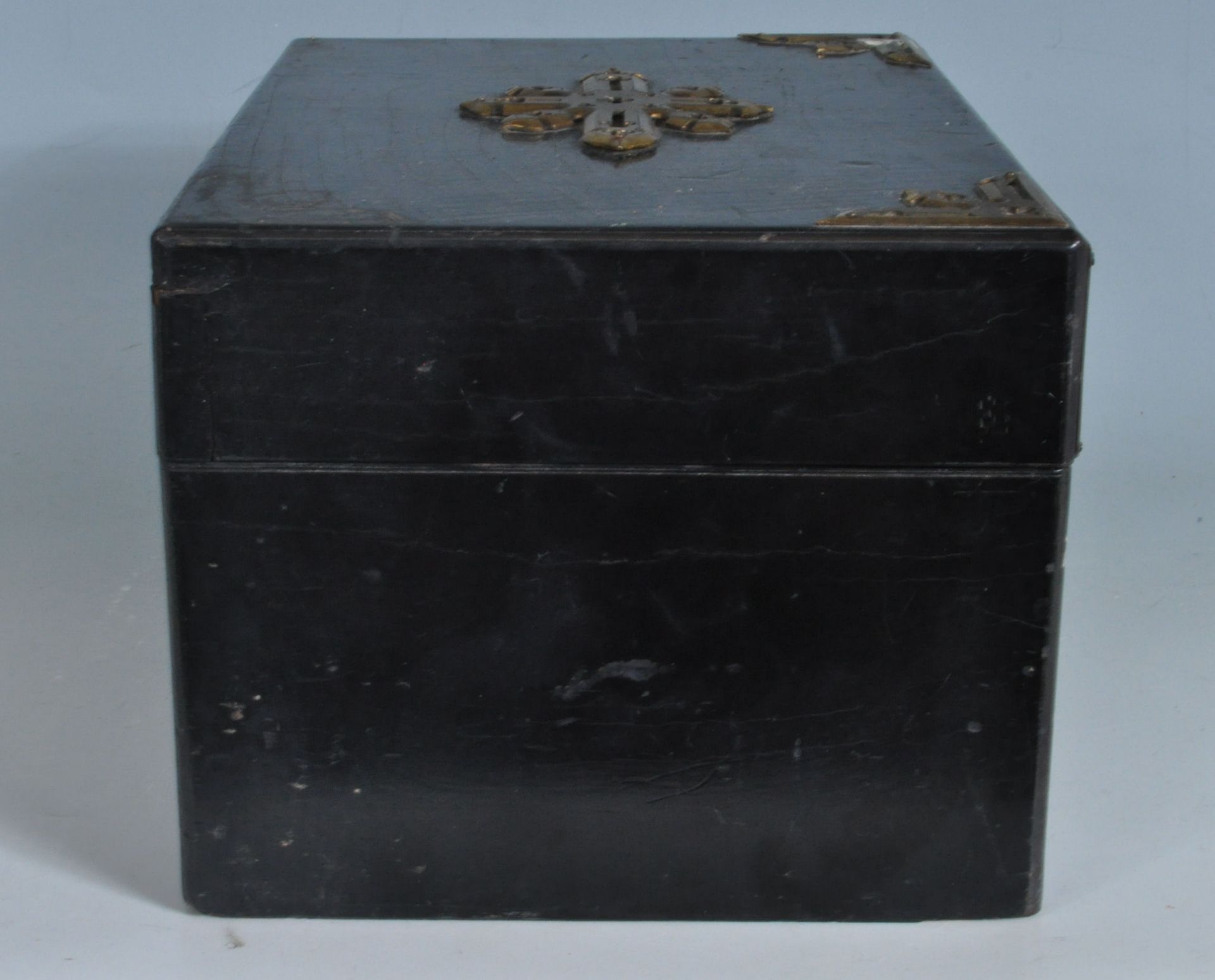 19TH CENTURY VICTORIAN BLACK EBONISED AND BRASS VANITY BOX - Image 8 of 9