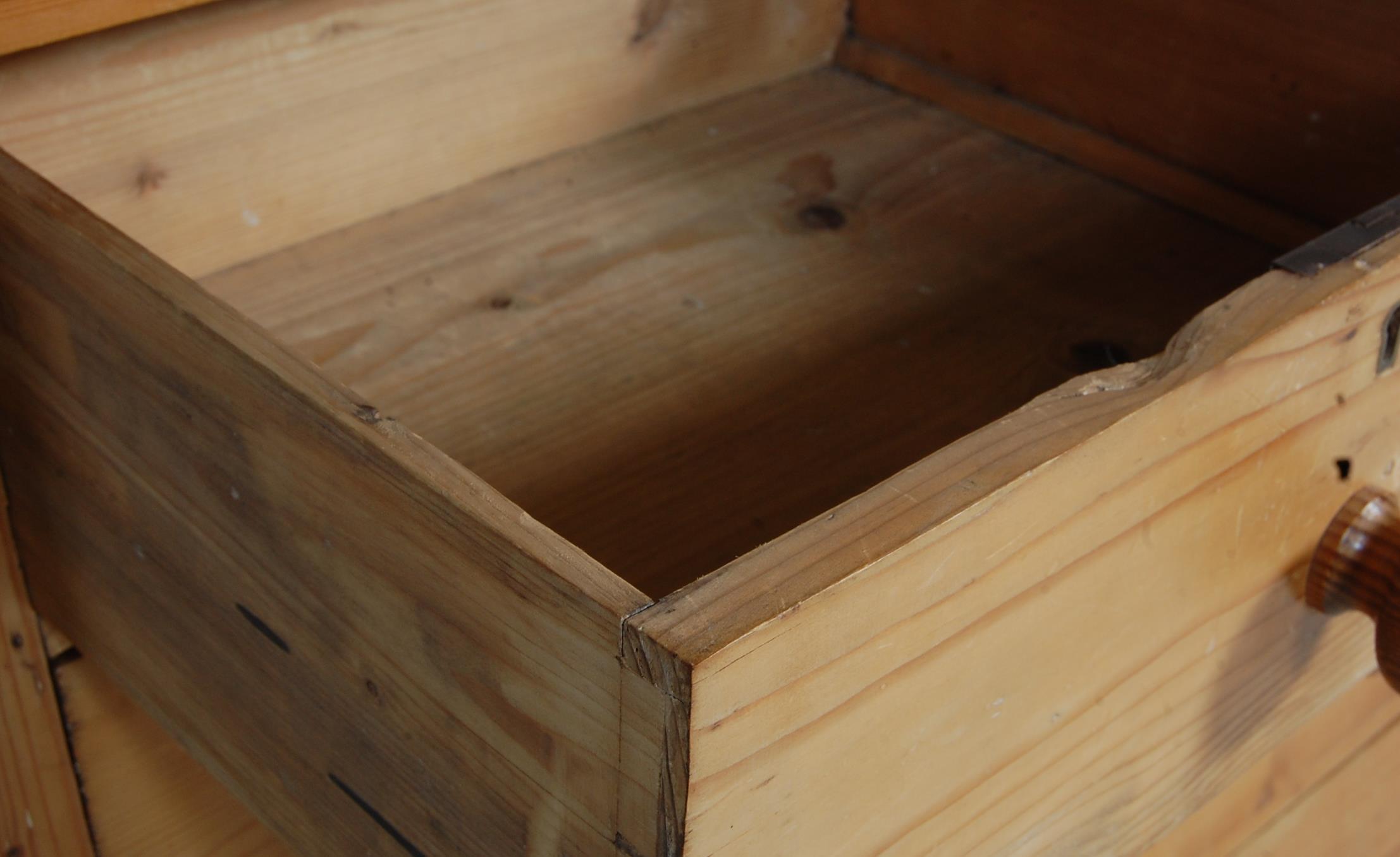 19TH CENTURY VICTORIAN PINE CHEST OF DRAWERS - Image 4 of 5