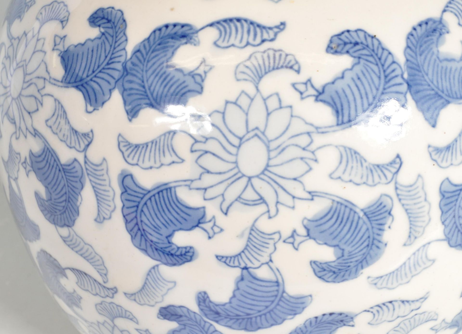 LARGE CHINESE 20TH CENTURY CERMAIC CHINESE BLUE AND WHITE GINGER JAR - Bild 5 aus 10