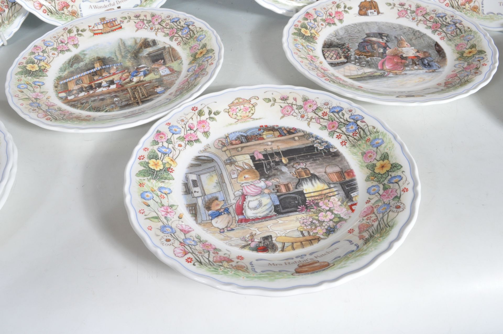 12 WEDGWOOD FOXWOOOD TALES PLATES - Image 10 of 11