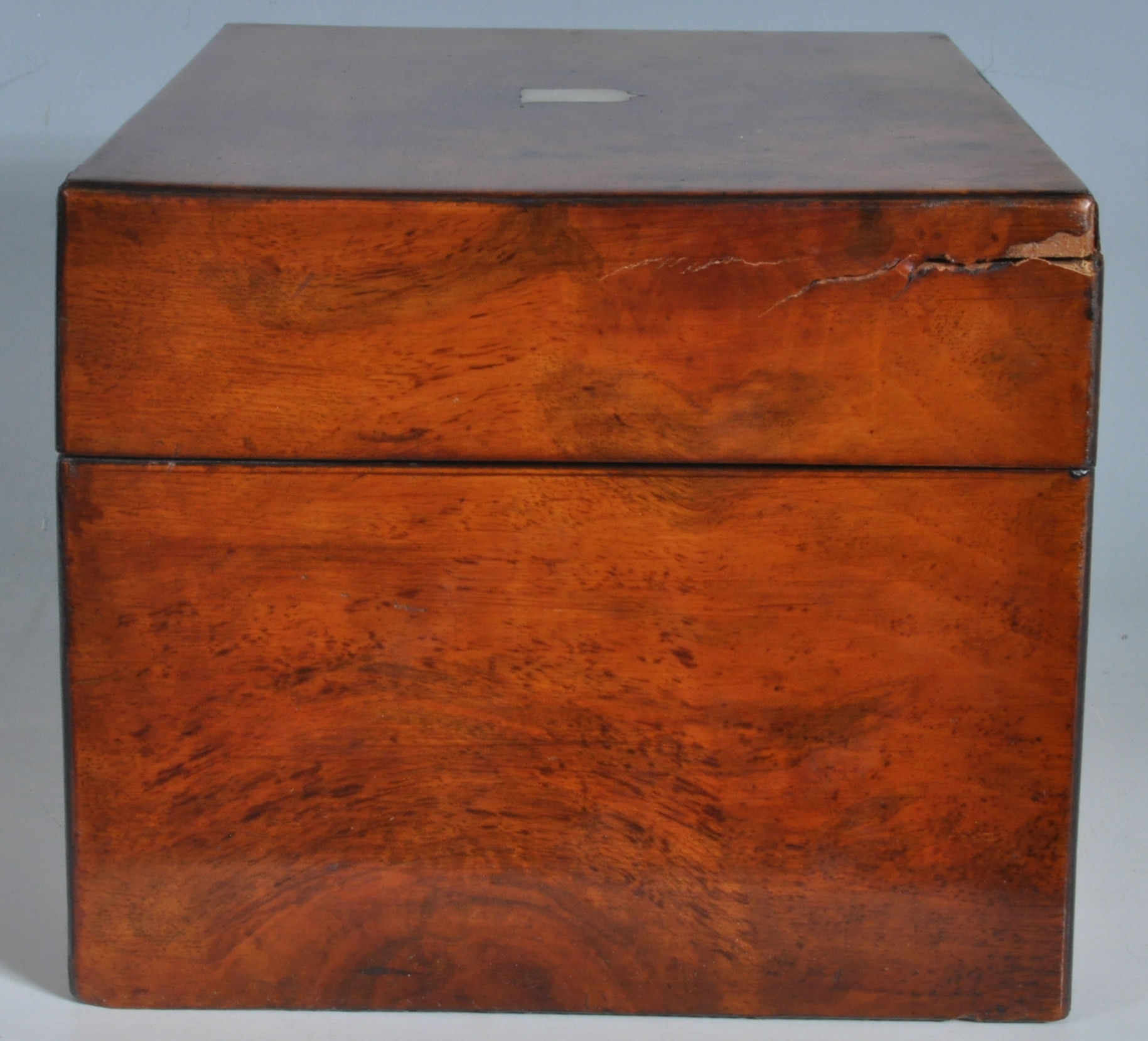 19TH CENTURY VICTORIAN FLAME MAHOGANY VANITY BOX - Image 9 of 11