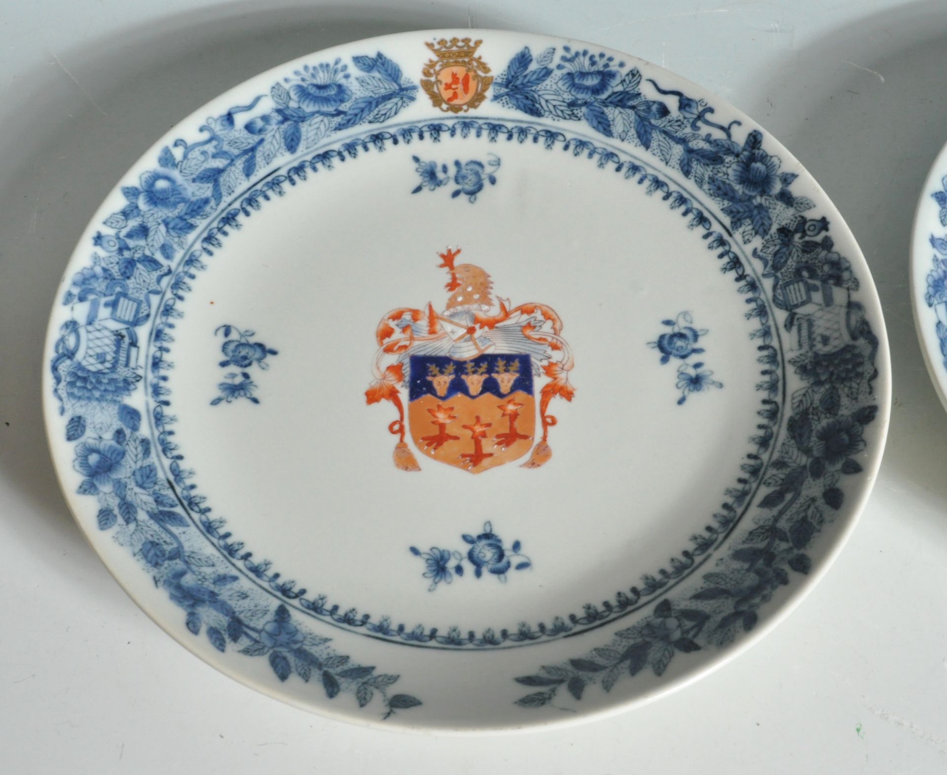 PAIR OF 20TH CENTURY CHINESE BLUE AND WHITE PLATES - Image 2 of 10