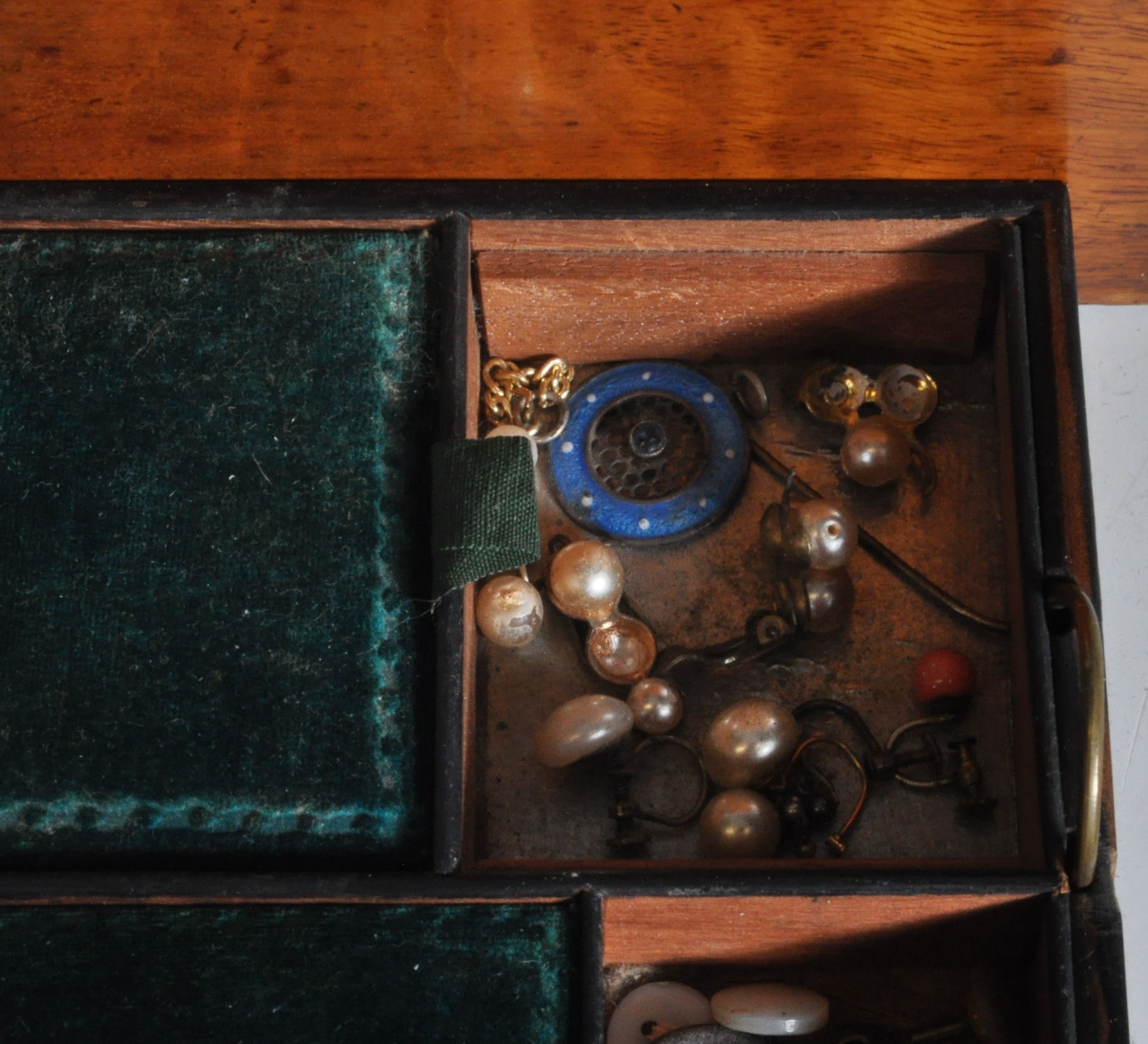 19TH CENTURY VICTORIAN FLAME MAHOGANY VANITY BOX - Image 6 of 11