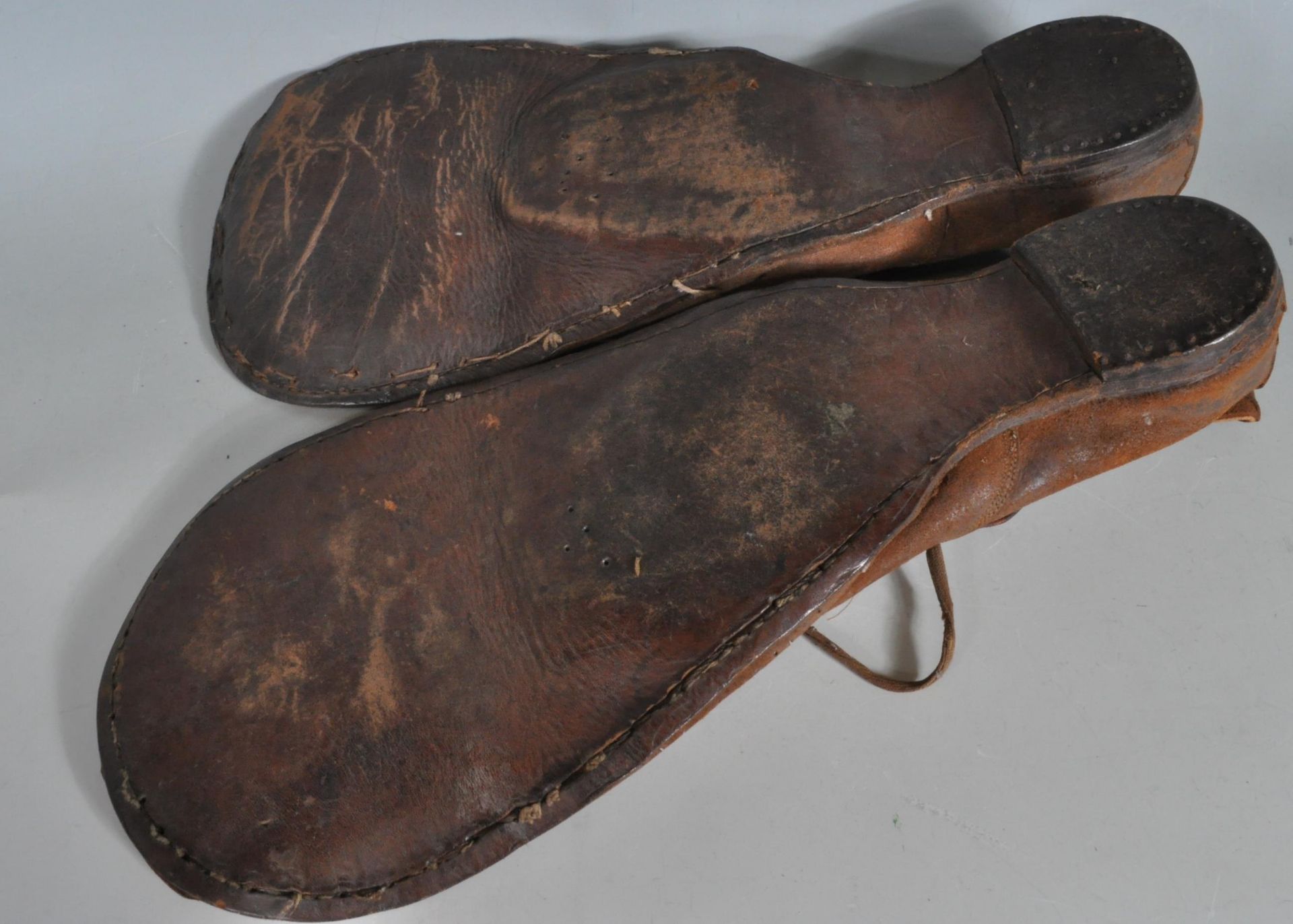 UNUSUAL LARGE PAIR OF 19TH CENTURY CIRCUS CLOWN SHOES - Image 4 of 5