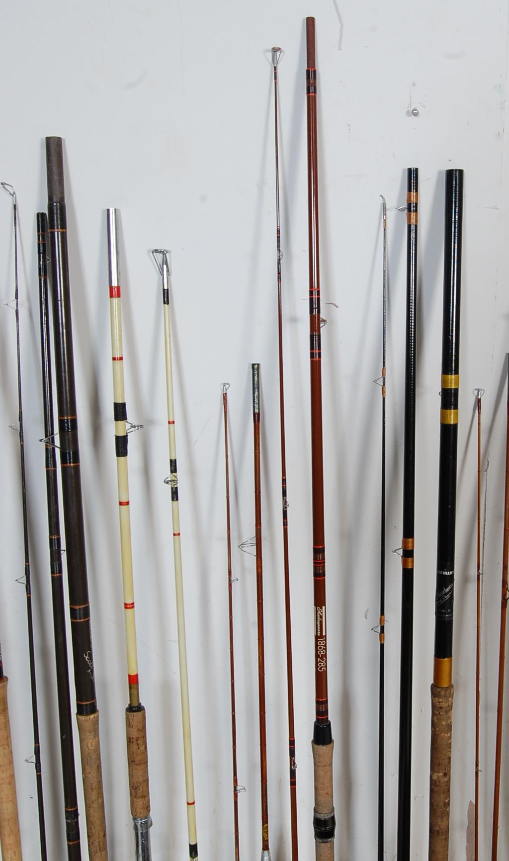 LARGE COLLECTION OF VINTAGE 20TH CENTURY FISHING RODS - Image 6 of 19
