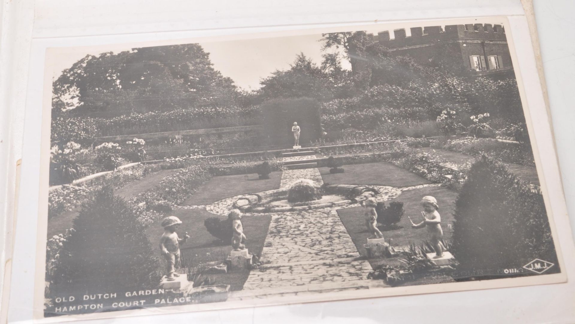 COLLECTION OF APPROX 80 EDWARDIAN POSTCARDS OF HAMPTON COURT PALACE - Image 6 of 12