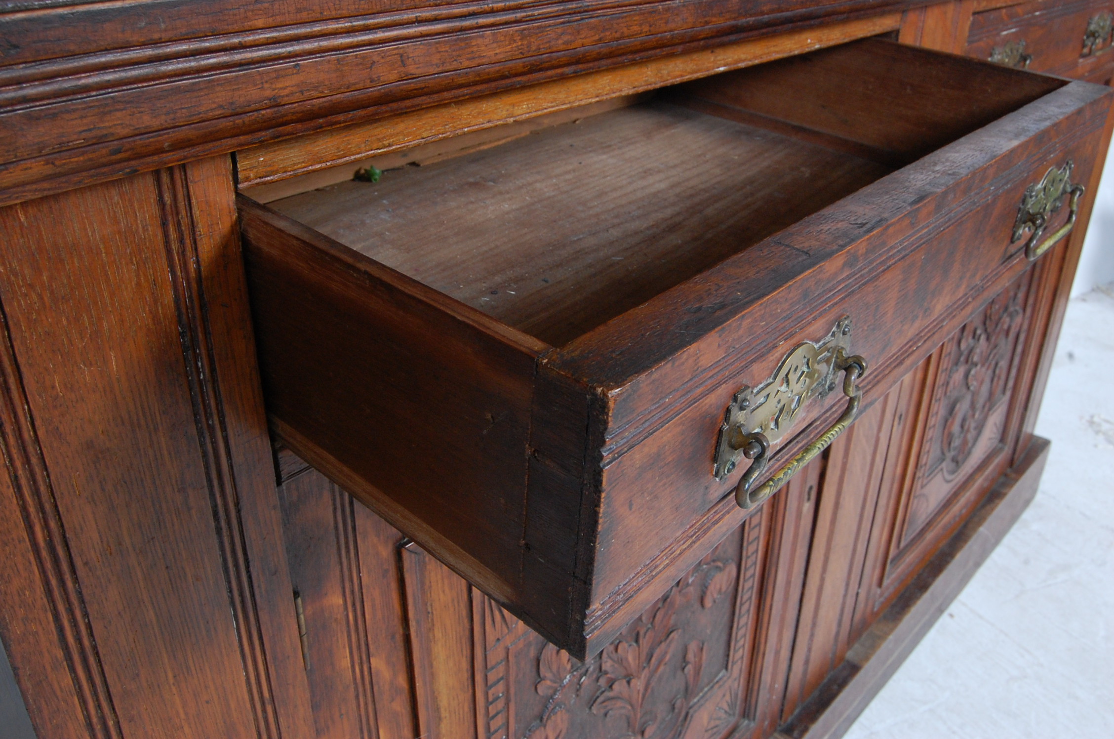 VICTORIAN OAK MIRROR BACK SIDEBOARD - CHIFFONIER - Image 5 of 8