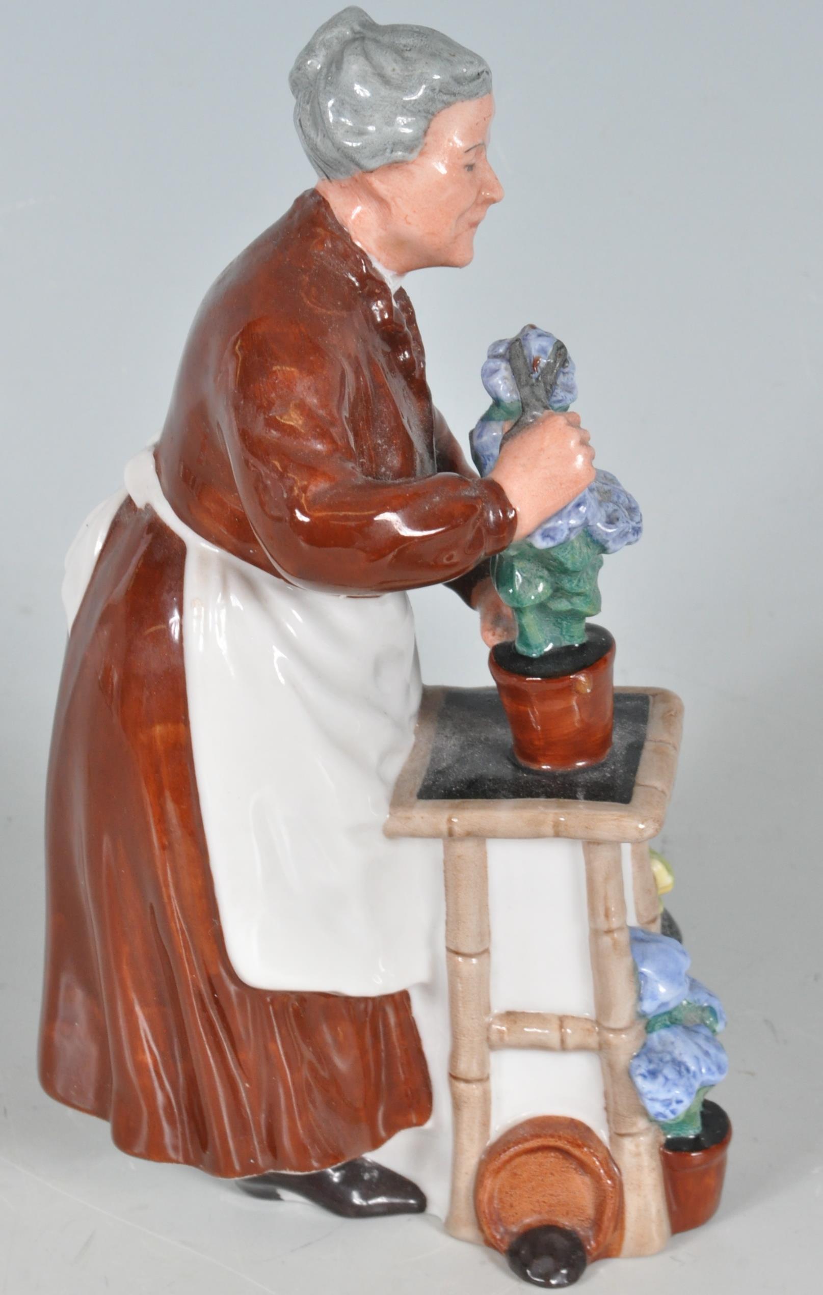 VINTAGE 20TH CENTURY PORCELAIN DOULTON 7 CO LTD FLORA FIGURINE - Image 3 of 6