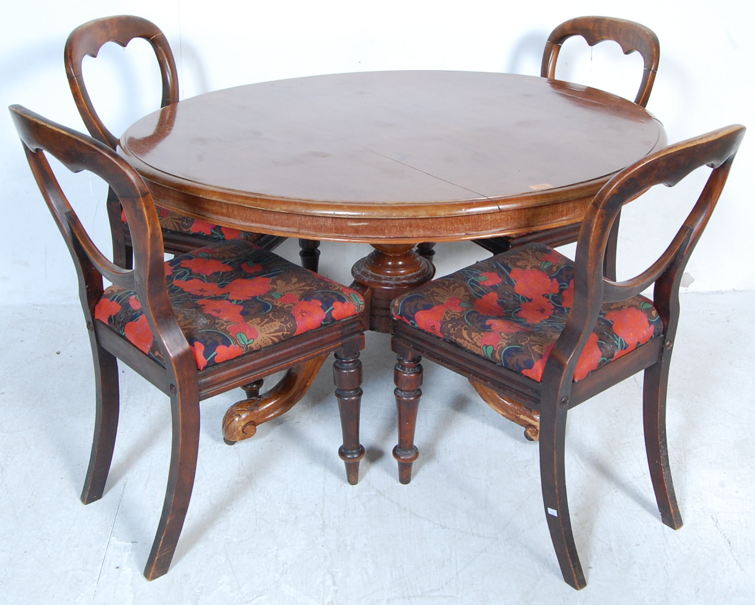 VICTORIAN 19TH CENTURY MAHOGANY DINING ROOM SUITE - Image 2 of 10