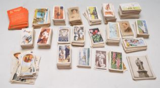 LARGE QUANTITY OF VINTAGE CIGARETTE CARDS AND GUM CARDS