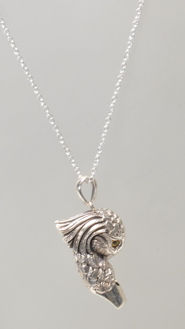 STAMPED 925 / STERLING SILVER WHISTLE PENDANT IN THE FORM OF A PARROT. - Image 7 of 7