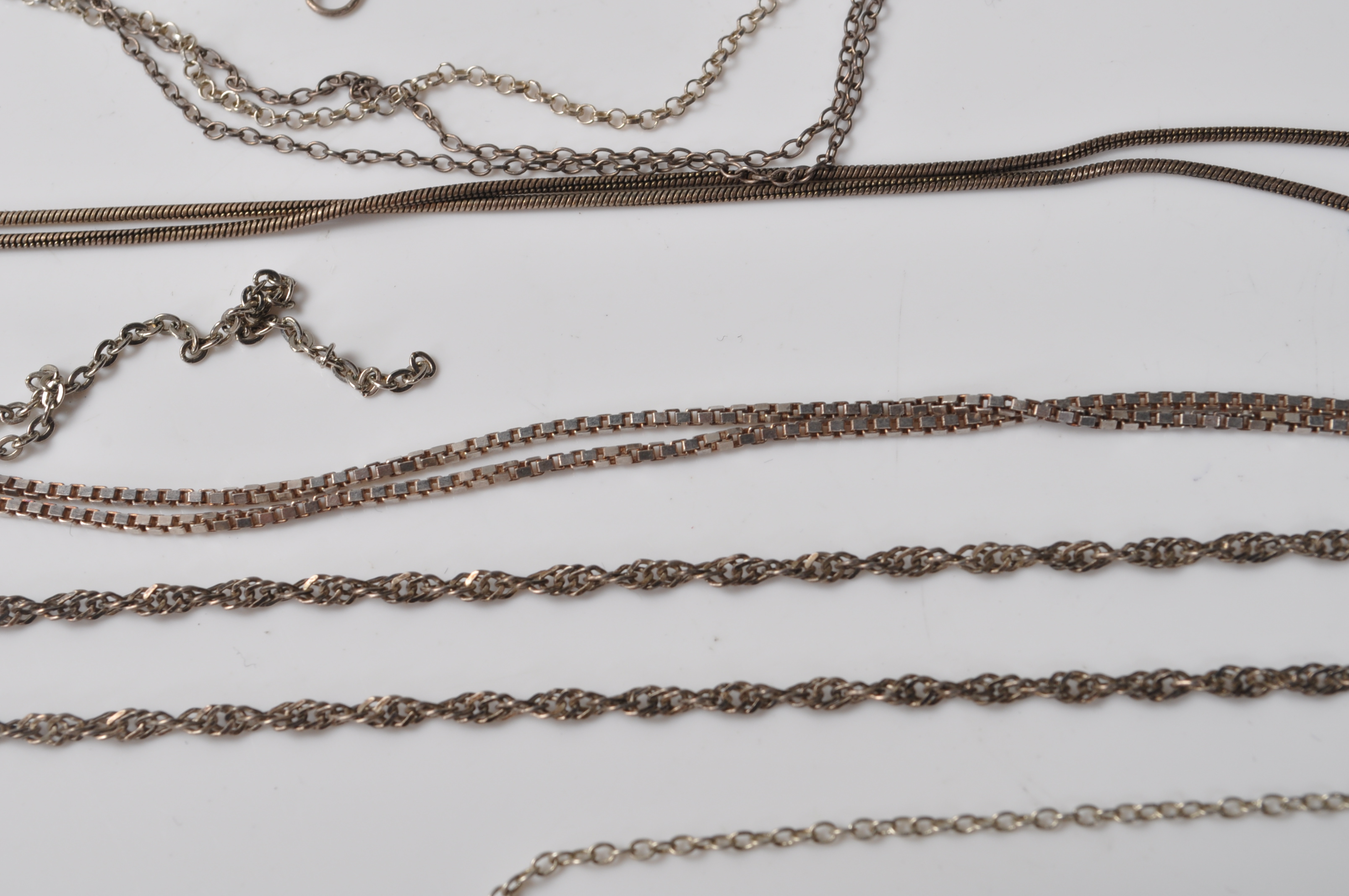 COLLECTION OF STAMPED 925 SILVER CHAIN NECKLACES AND PENDANTS. - Image 4 of 12