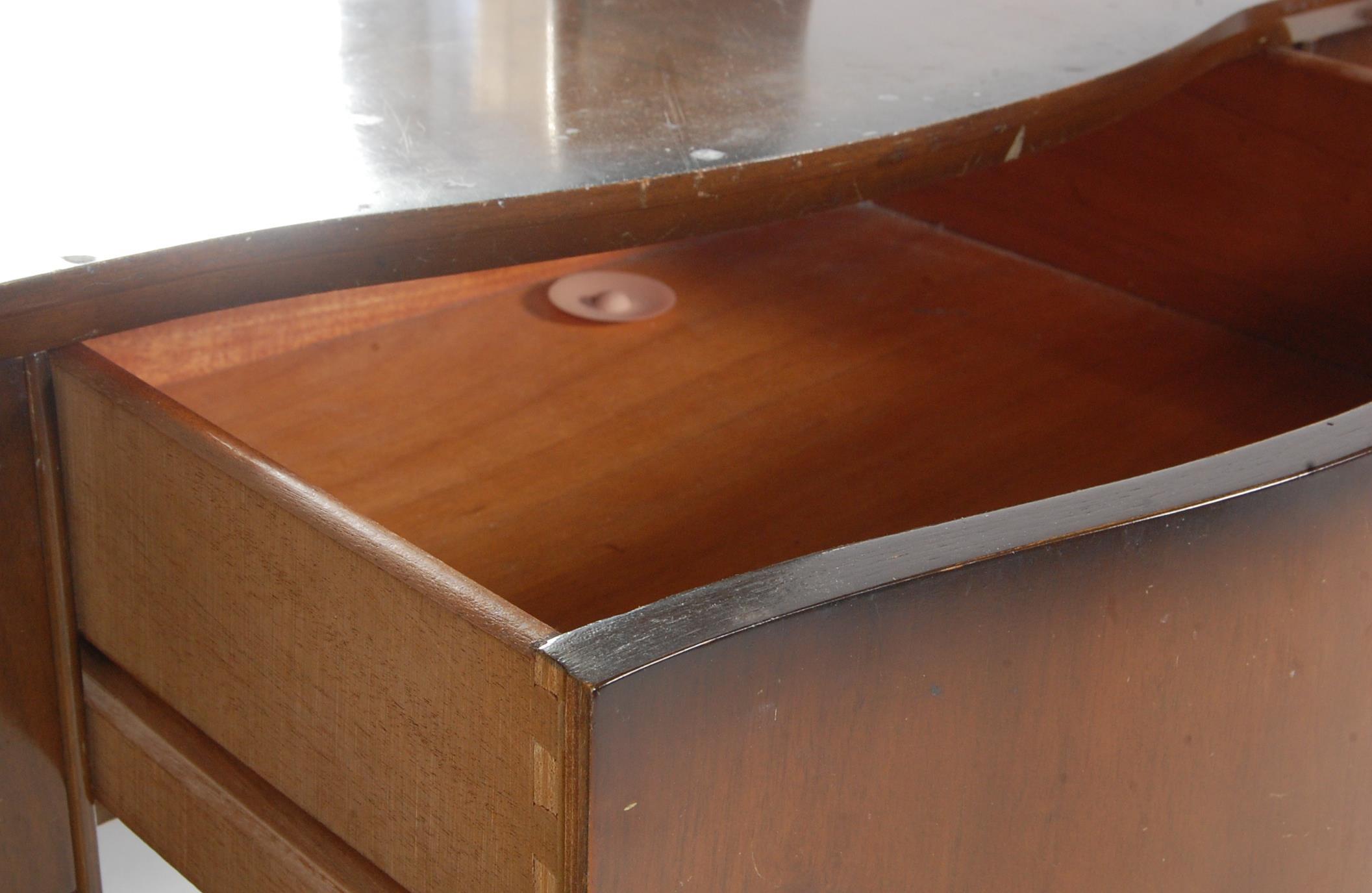 MID CENTURY QUEEN ANNE REVIVAL WALNUT DRESSING TABLE - Image 5 of 9
