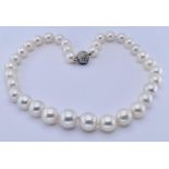 18CT WHITE GOLD DIAMOND & PEARL COLLAR NECKLACE