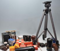 COLLECTION OF VINTAGE PHOTOGRAPHIC EQUIPMENT