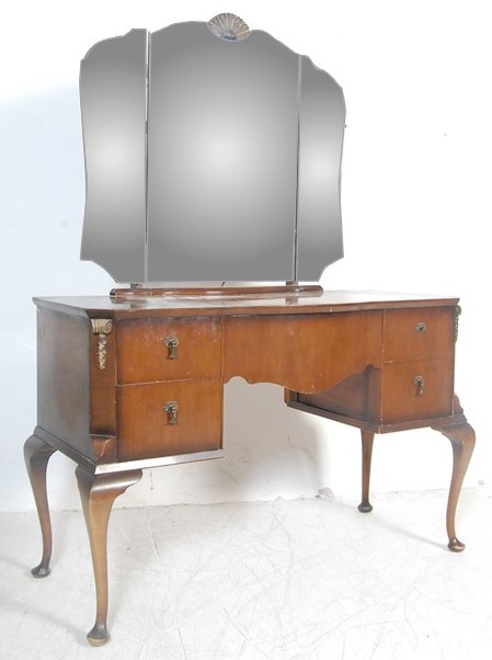 MID CENTURY QUEEN ANNE REVIVAL WALNUT DRESSING TABLE