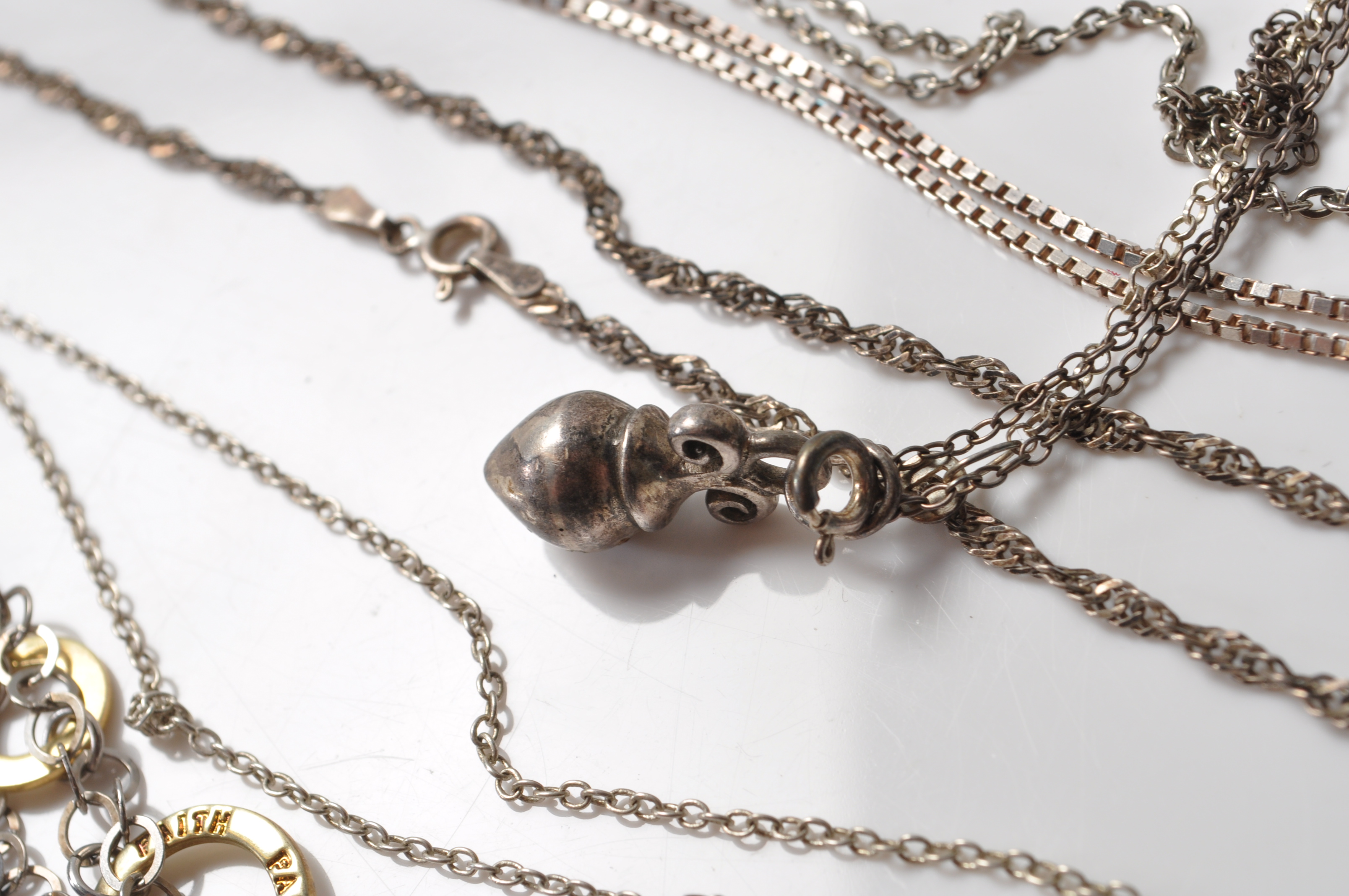 COLLECTION OF STAMPED 925 SILVER CHAIN NECKLACES AND PENDANTS. - Image 11 of 12