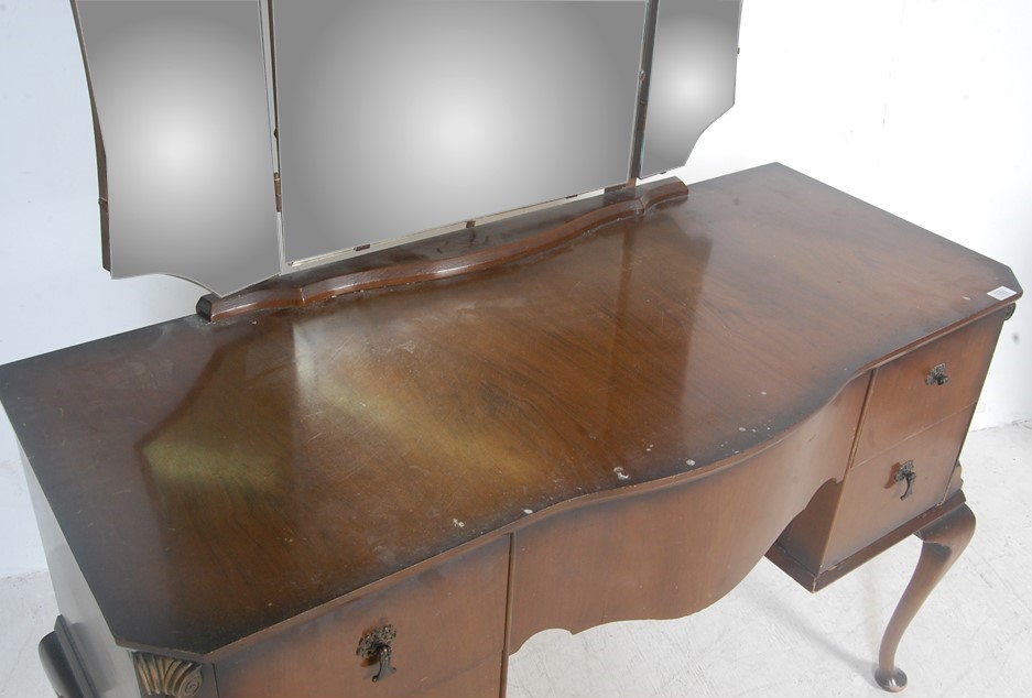 MID CENTURY QUEEN ANNE REVIVAL WALNUT DRESSING TABLE - Image 2 of 9