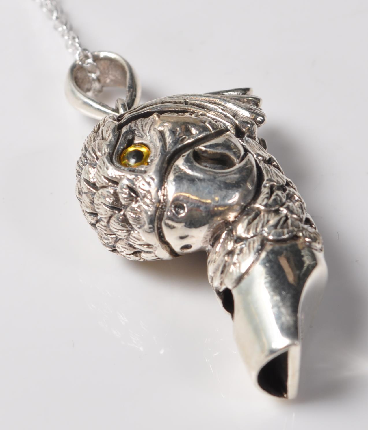 STAMPED 925 / STERLING SILVER WHISTLE PENDANT IN THE FORM OF A PARROT. - Image 3 of 7