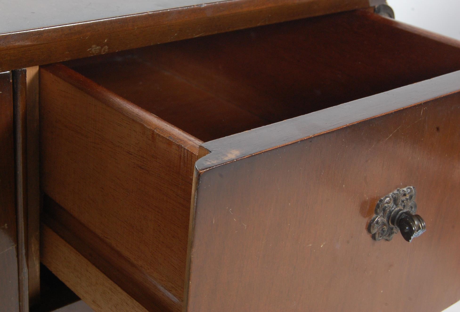 MID CENTURY QUEEN ANNE REVIVAL WALNUT DRESSING TABLE - Image 6 of 9