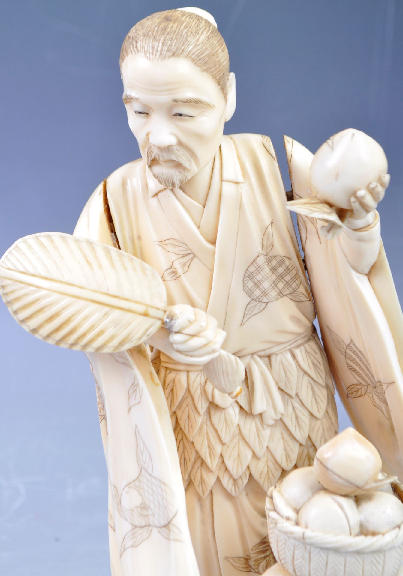19TH CENTURY LARGE JAPANESE MEIJI IVORY OKIMONO FIGURINE - Image 4 of 5