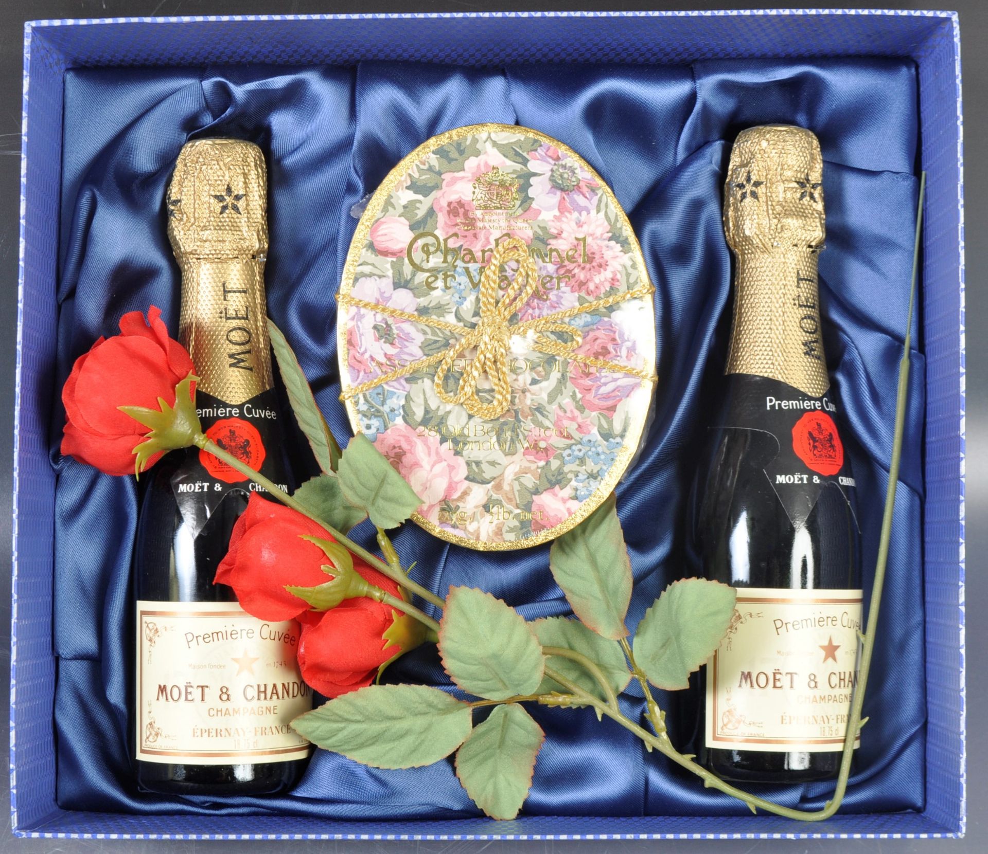 MOET & CHANDON CASED CHAMPAGNE PRESENTATION SET - Image 5 of 5