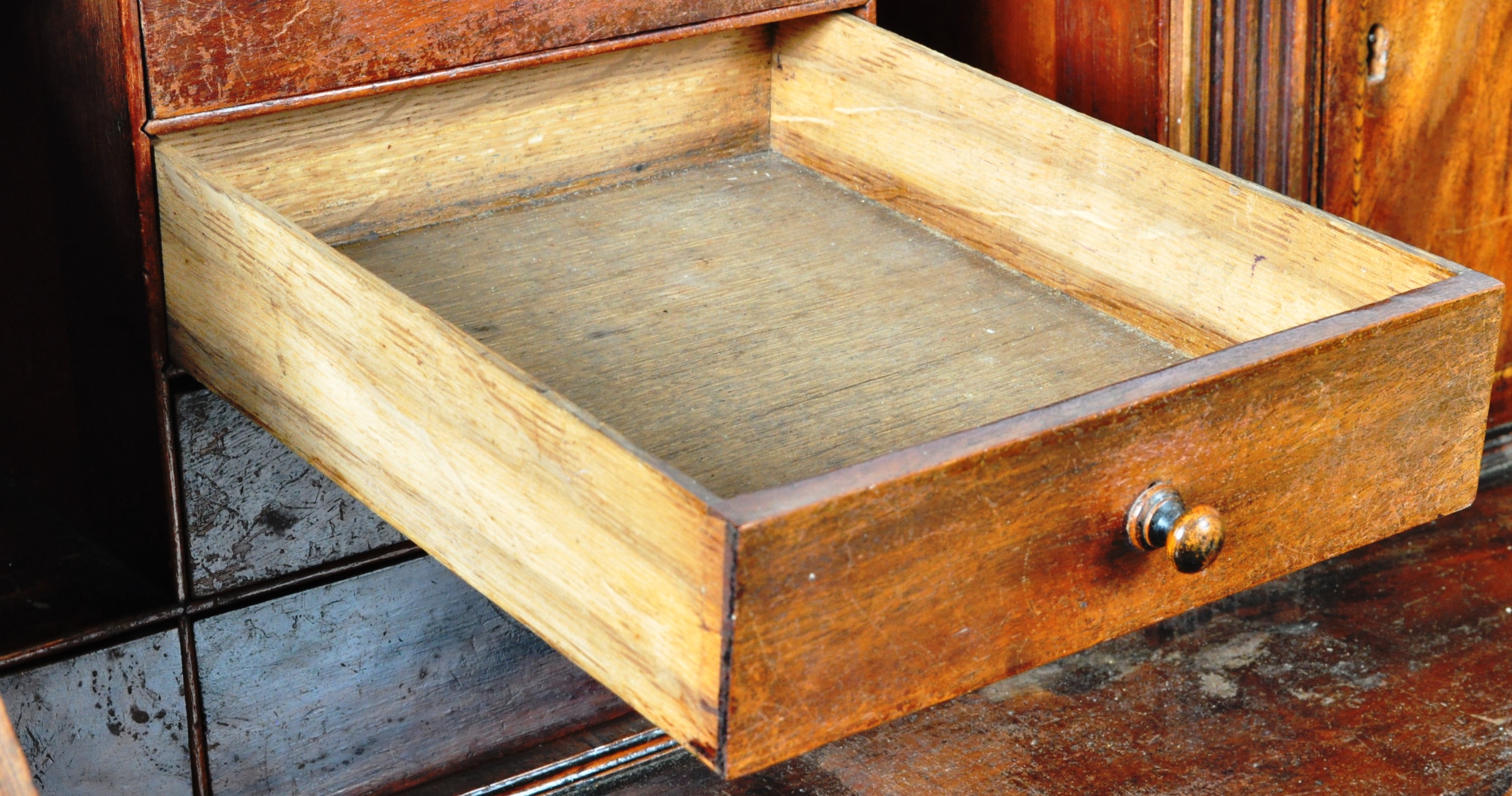 GEORGIAN INLAID MAHOGANY FULL FRONT BUREAU DESK - Image 9 of 19