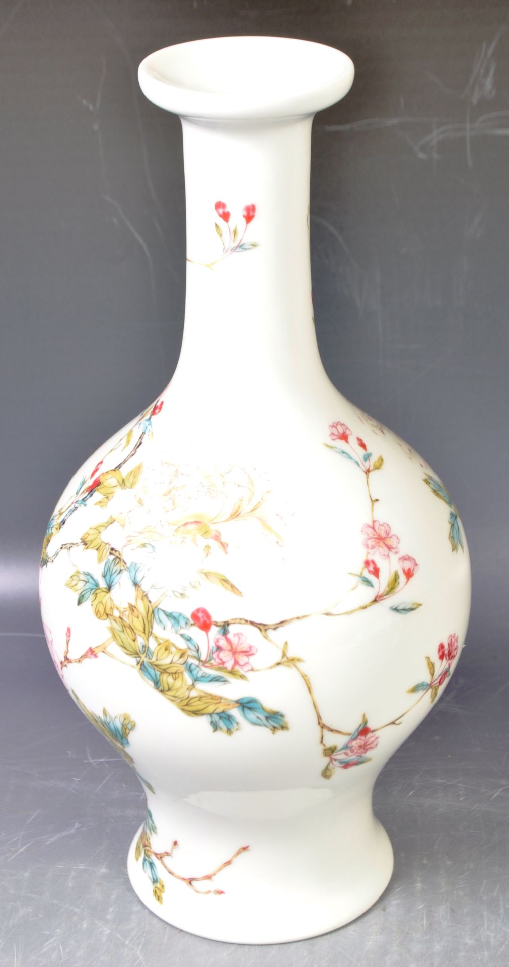 19TH CENTURY JAPANESE MEIJI PERIOD HAND PAINTED VASE - Image 4 of 7