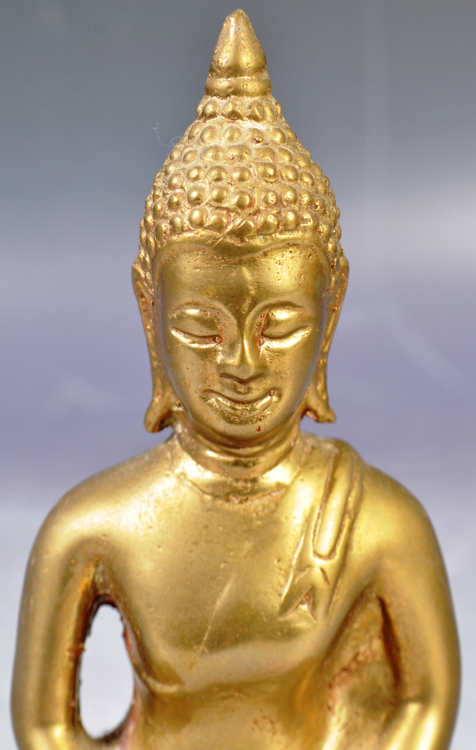 EARLY 20TH CENTURY GILDED BRONZE FIGURINE OF BUDDHA - Image 5 of 8