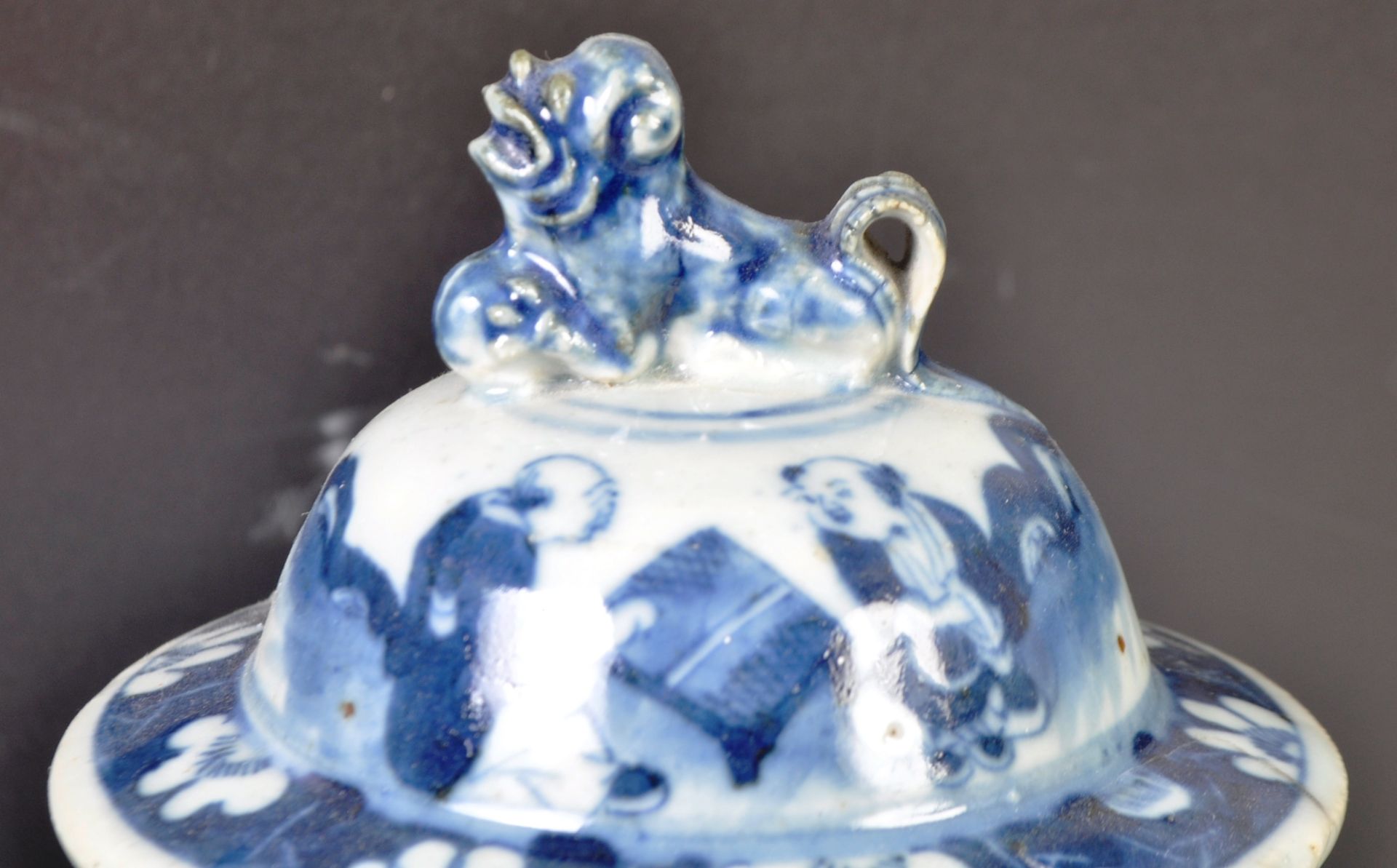 LARGE ANTIQUE 19TH CENTURY CHINESE BLUE AND WHITE LIDDED - Image 4 of 10