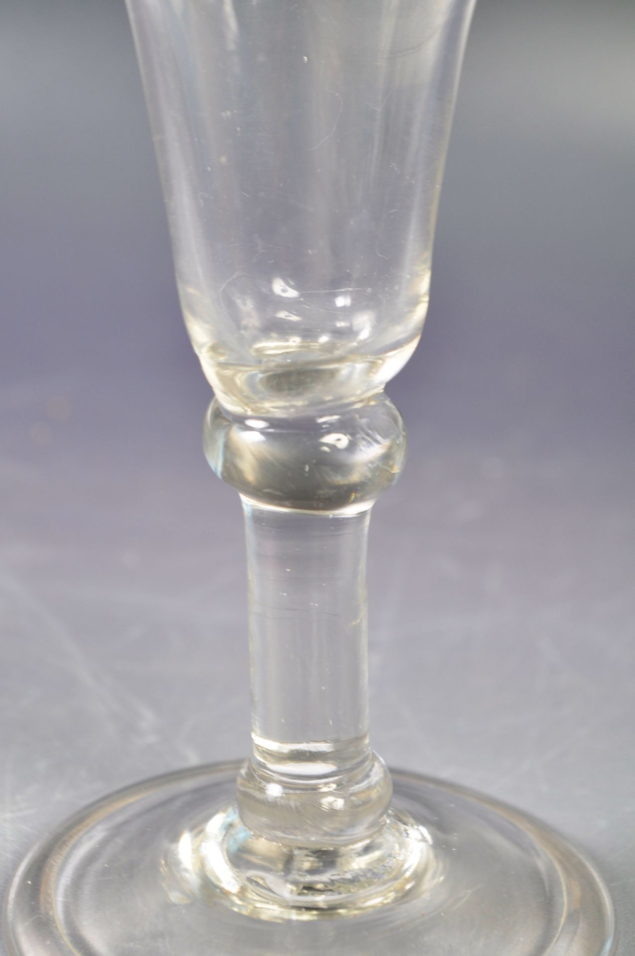 ANTIQUE 18TH CENTURY GEORGIAN BALUSTER STEM GIN GLASS - Bild 3 aus 4