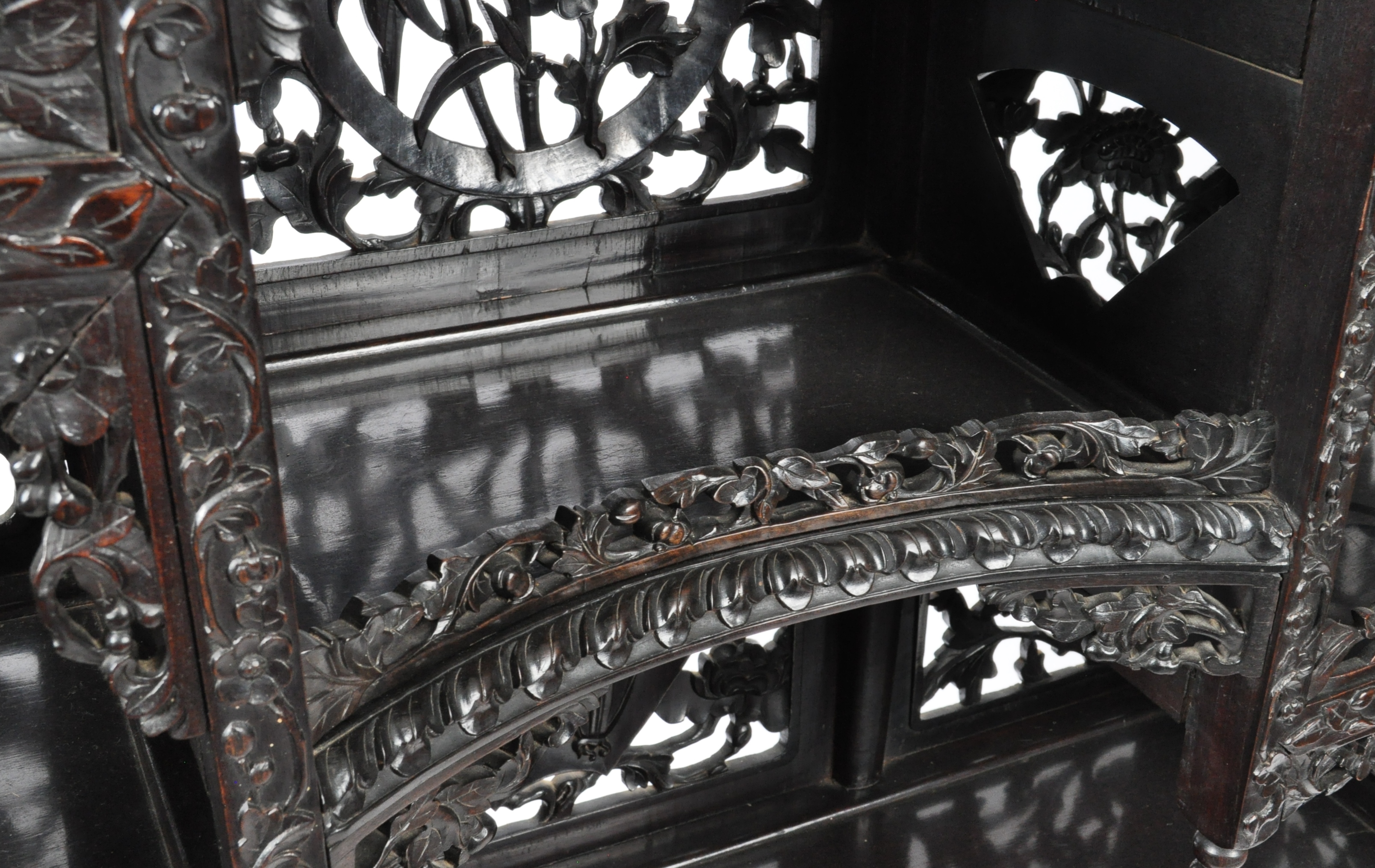 IMPRESSIVE 19TH CENTURY CHINESE CARVED HARDWOOD DISPLAY CABINET - Image 7 of 18