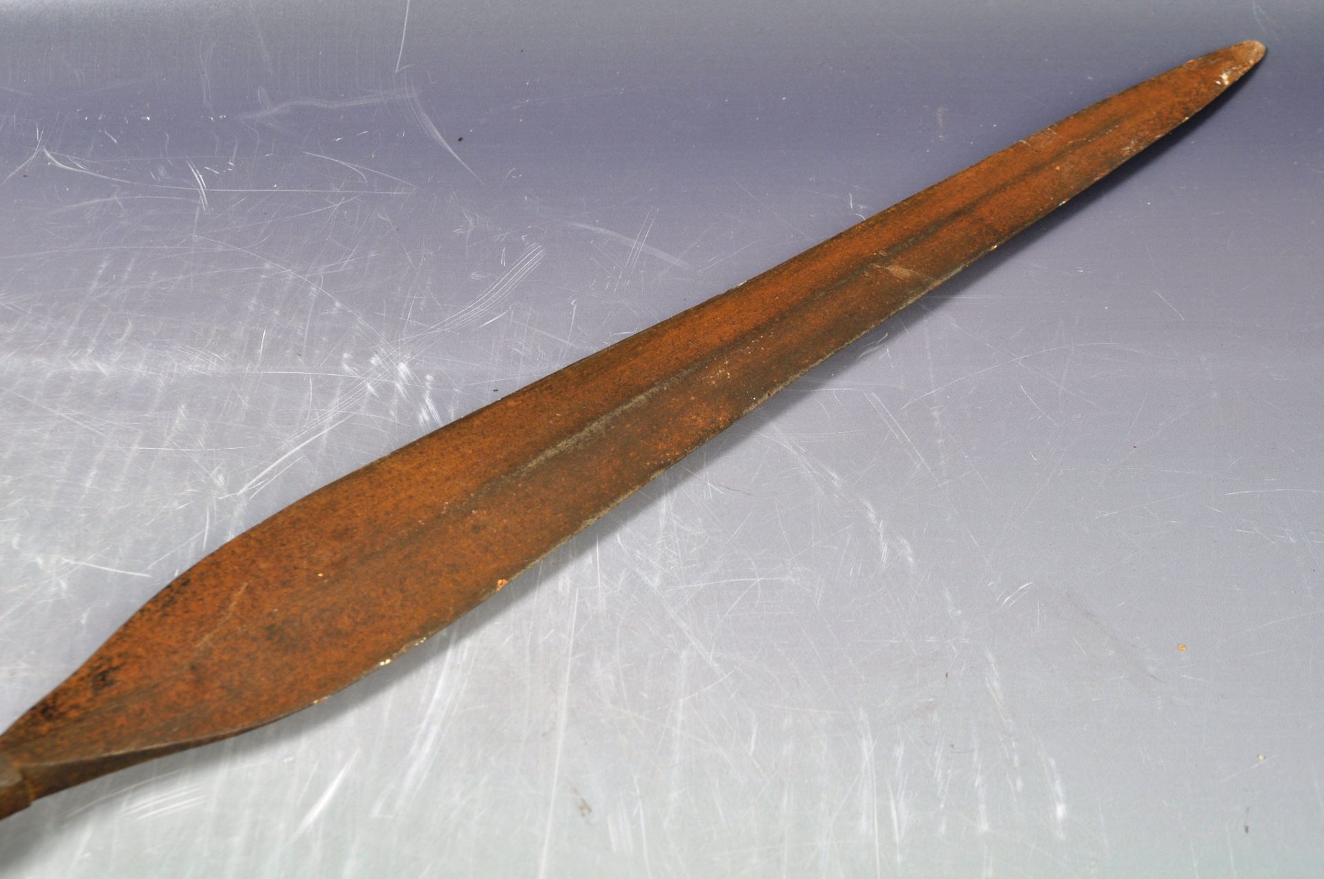 ANTIQUE ZULU TRIBAL IKLWA SHORT SPEAR / ASSEGAI - Image 4 of 7