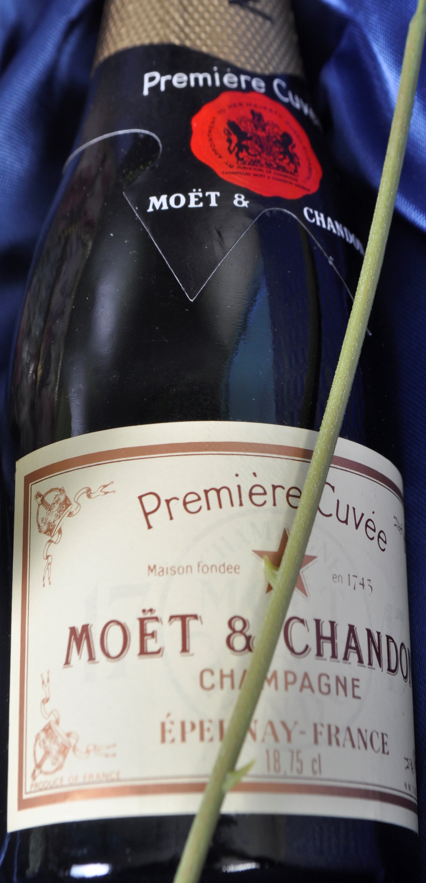 MOET & CHANDON CASED CHAMPAGNE PRESENTATION SET - Image 2 of 5