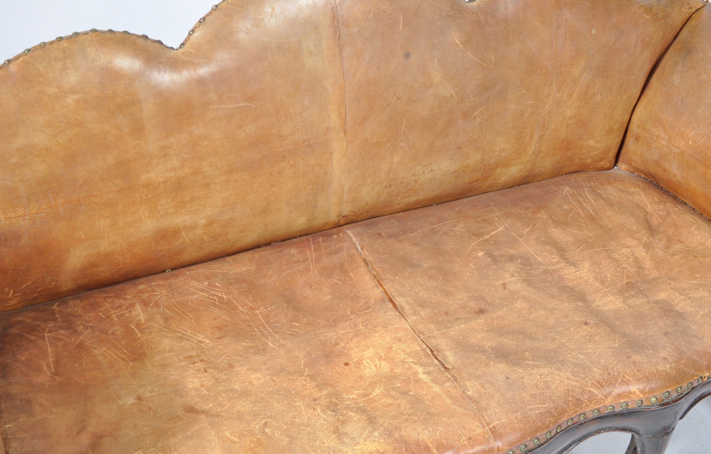 ANTIQUE GEORGIAN LEATHER CAMELBACK SOFA SETTEE - Image 4 of 9