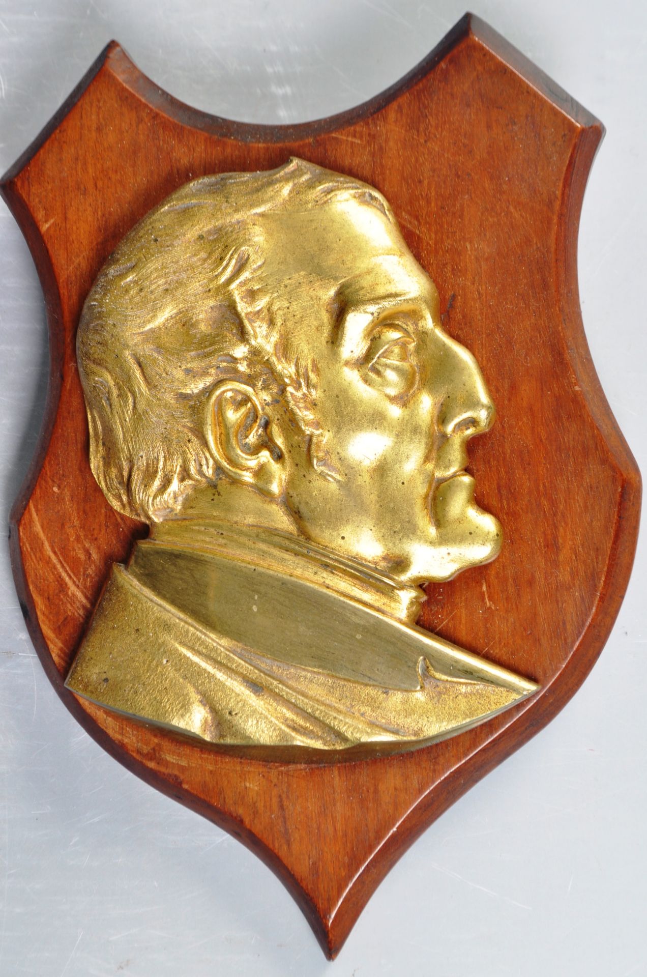 ANTIQUE 19TH CENTURY GILDED METAL DUKE OF WELLINGTON PLAQUE - Bild 3 aus 4