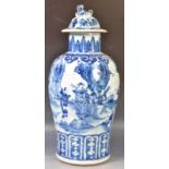 LARGE ANTIQUE 19TH CENTURY CHINESE BLUE AND WHITE LIDDED