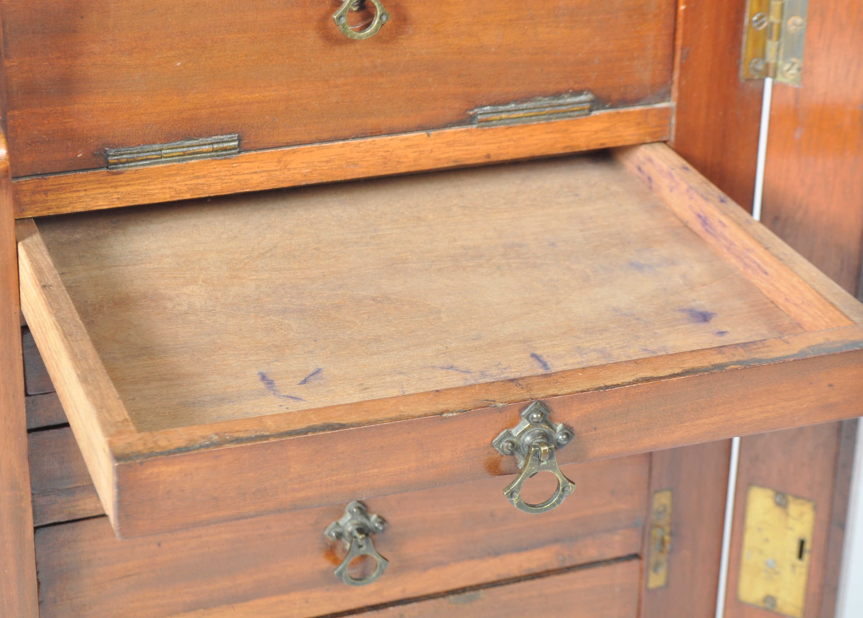 19TH CENTURY VICTORIAN WELLINGTON / SPECIMEN CHEST OF DRAWERS - Image 6 of 12