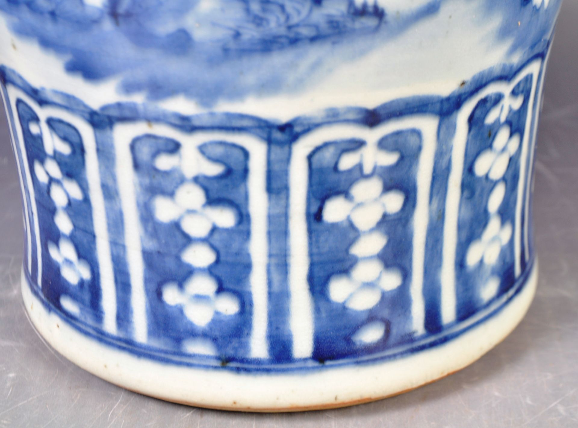 LARGE ANTIQUE 19TH CENTURY CHINESE BLUE AND WHITE LIDDED - Image 5 of 10