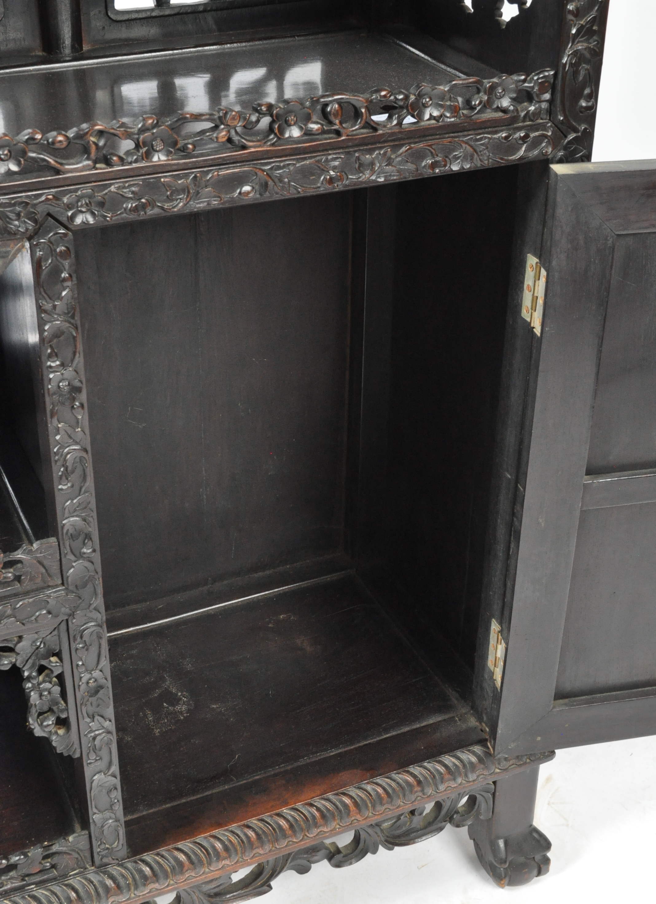 IMPRESSIVE 19TH CENTURY CHINESE CARVED HARDWOOD DISPLAY CABINET - Image 12 of 18