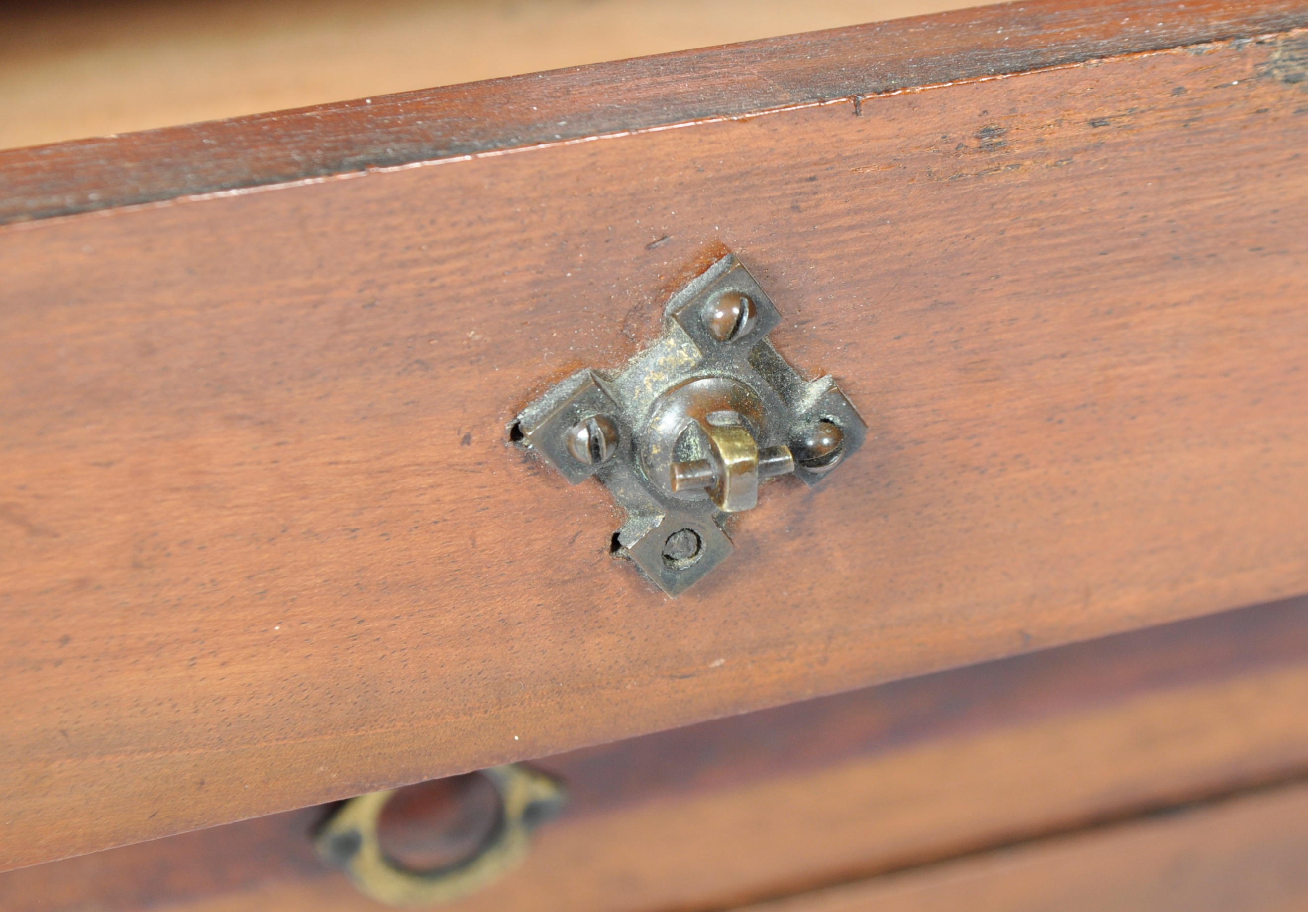 19TH CENTURY VICTORIAN WELLINGTON / SPECIMEN CHEST OF DRAWERS - Image 10 of 12