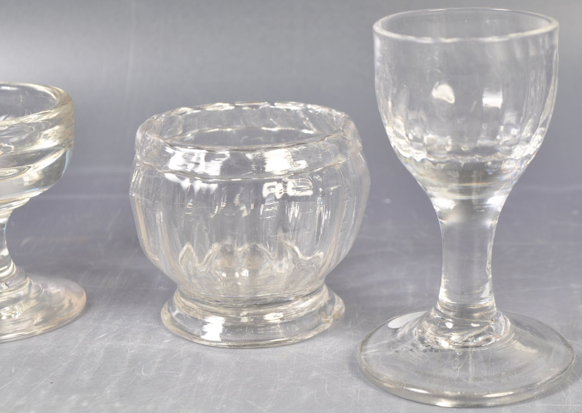 COLLECTION OF ANTIQUE 18TH/19TH CENTURY GLASS - Bild 3 aus 11