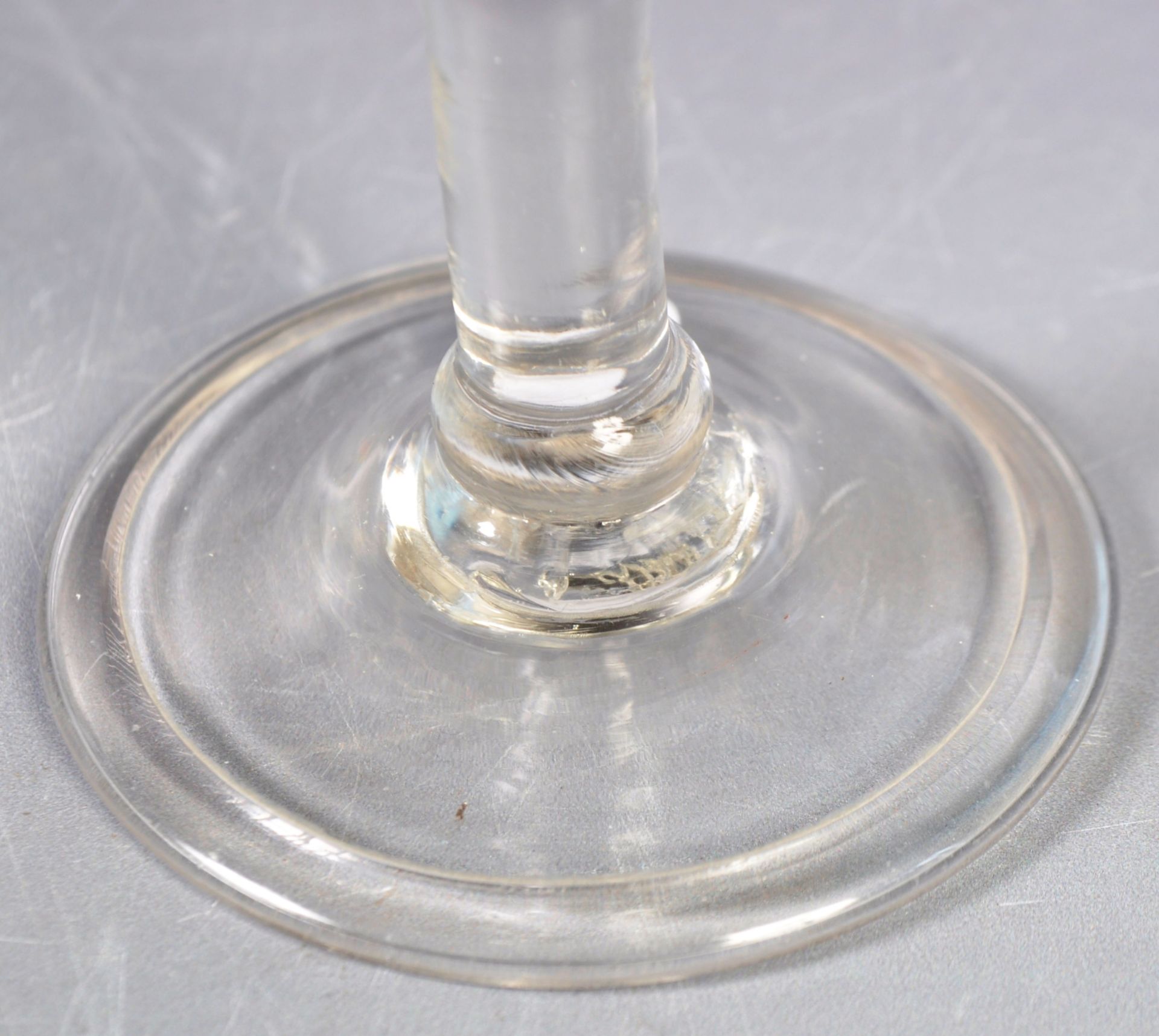 ANTIQUE 18TH CENTURY GEORGIAN BALUSTER STEM GIN GLASS - Bild 4 aus 4