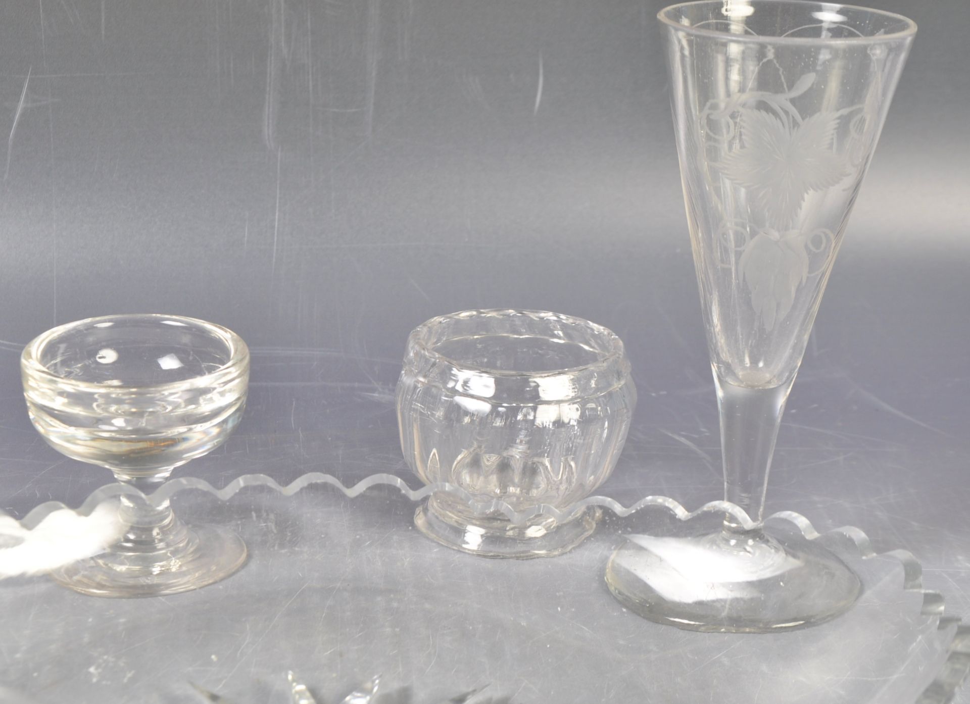 COLLECTION OF ANTIQUE 18TH/19TH CENTURY GLASS - Bild 10 aus 11