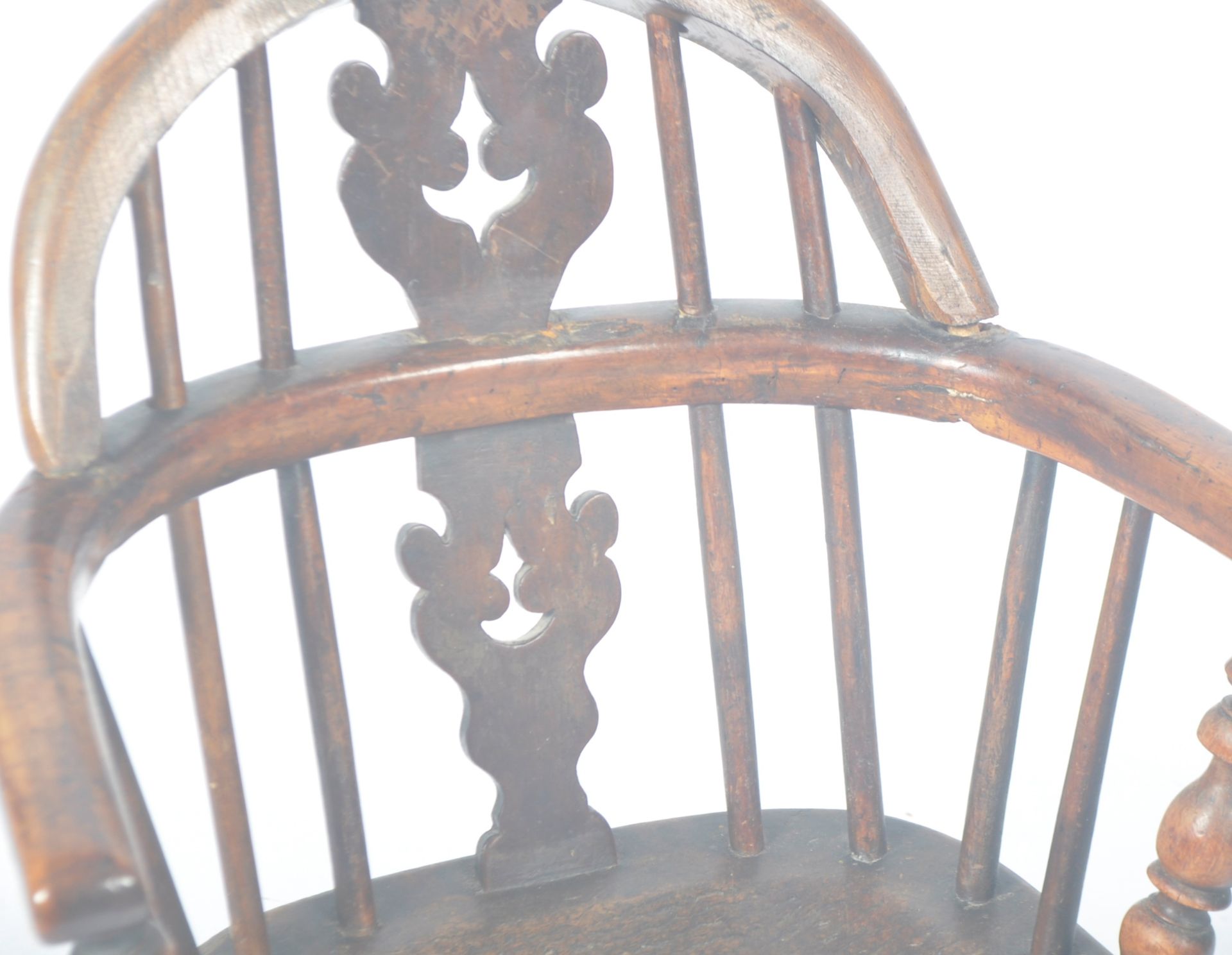 RARE ANTIQUE COUNTRY HOUSE YEW AND ELM CHILDS WINDSOR CHAIR - Image 4 of 8